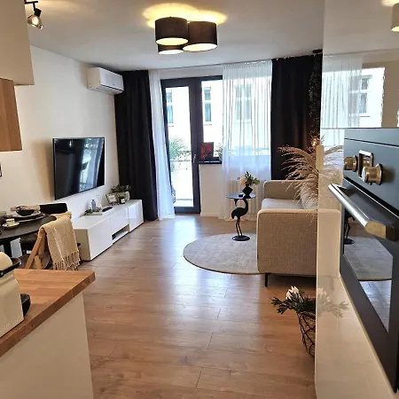 Apartment Design In Old Town-free Parking-balcony