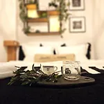 Design In Old Town-free Parking-balcony Apartament *